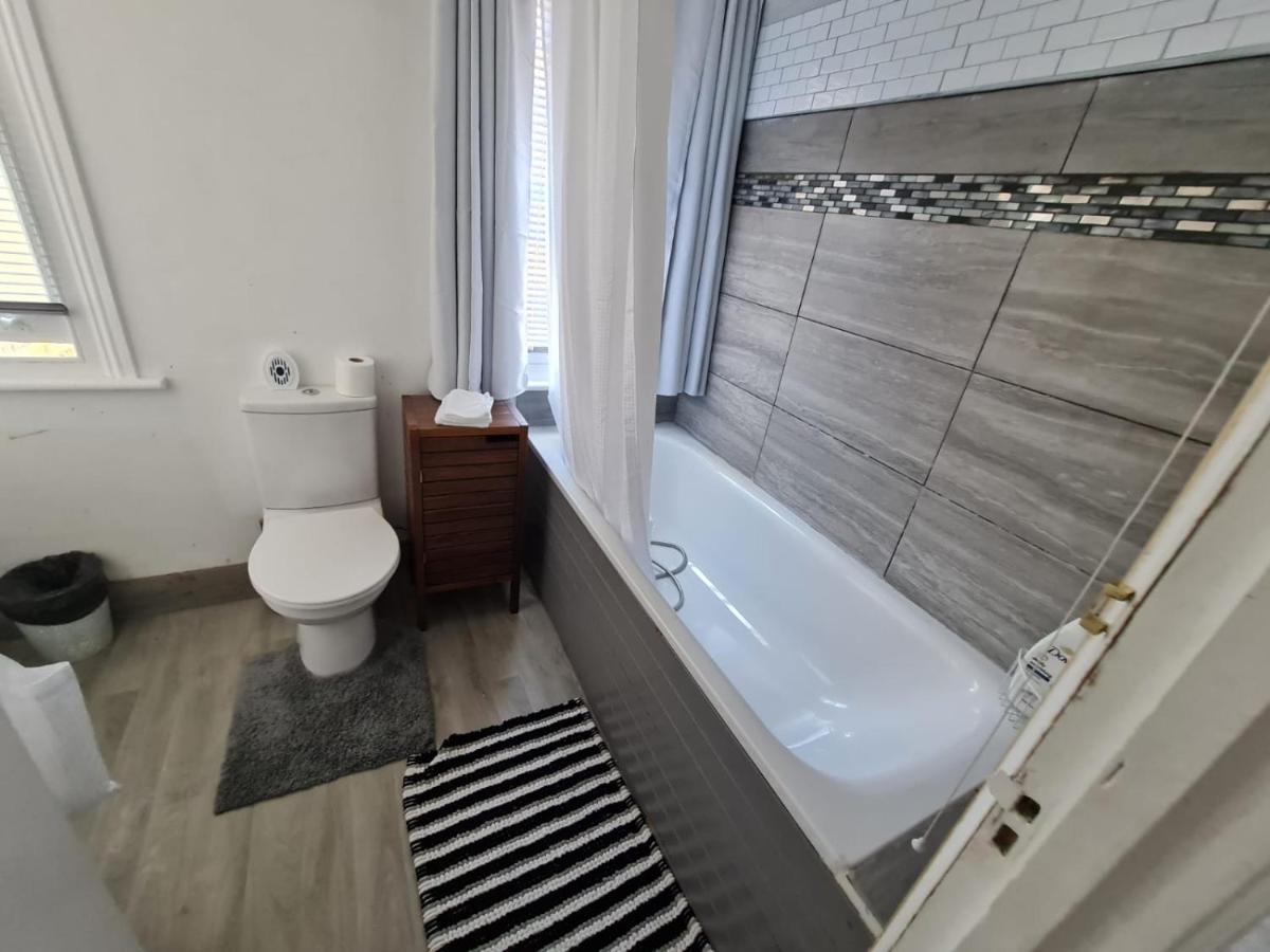 Villa 3-Bed House In London Self-Contained In Ladywell Exterior foto